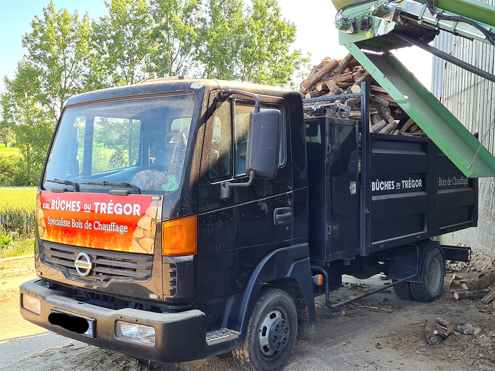 camion-livraison-buches-du-tregor-lannion